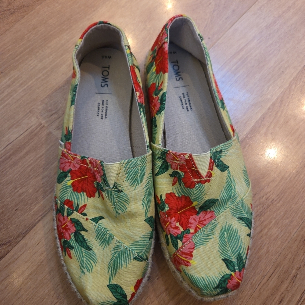 TOMS Women's Tropical Floral Espadrilles - Yellow and Red